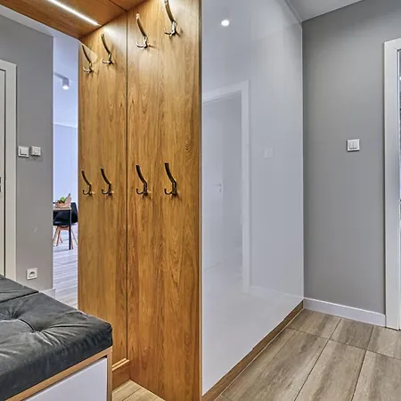 Nadrzeczna, Sun & Snow 卡尔帕奇