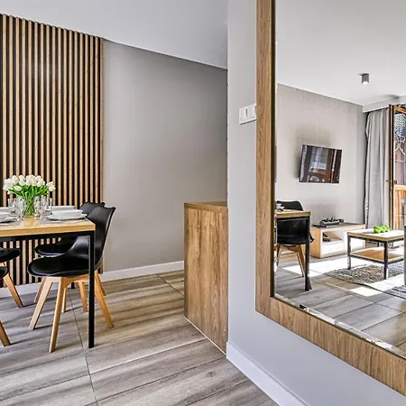 Daire Nadrzeczna, Sun & Snow *